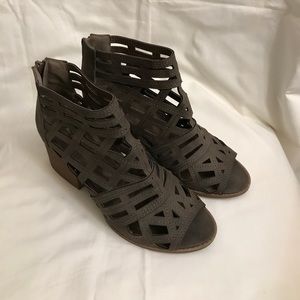 Qupid Faux Leather Cage Stacked Heel Zipper 8.5